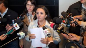 La diputada Vargas en conferencia de prensa