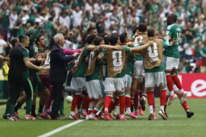 celebración de gol selección Mexicana