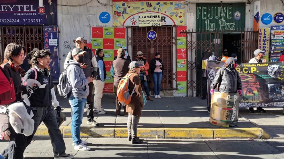 Vecinos de la “Resistencia Paceña”