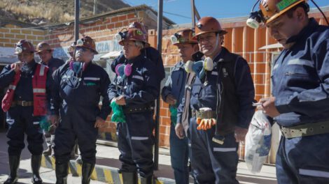 Gobernador Sánchez Aguirre inspecciona la Cooperativa Poopó