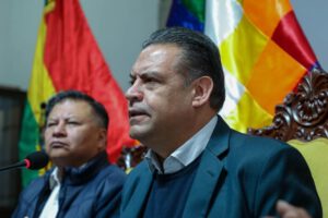 El gobernador Luis Revilla