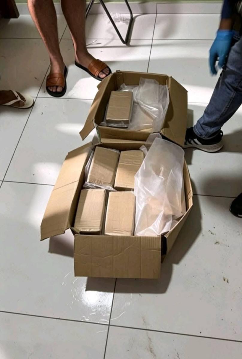 Durante el operativo, se hallaron 34 paquetes de cocaína.