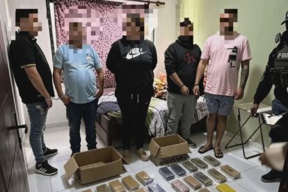 Entre los aprehendidos hay cuatro varones y una mujer, esta última con antecedentes por narcotráfico y robo agravado