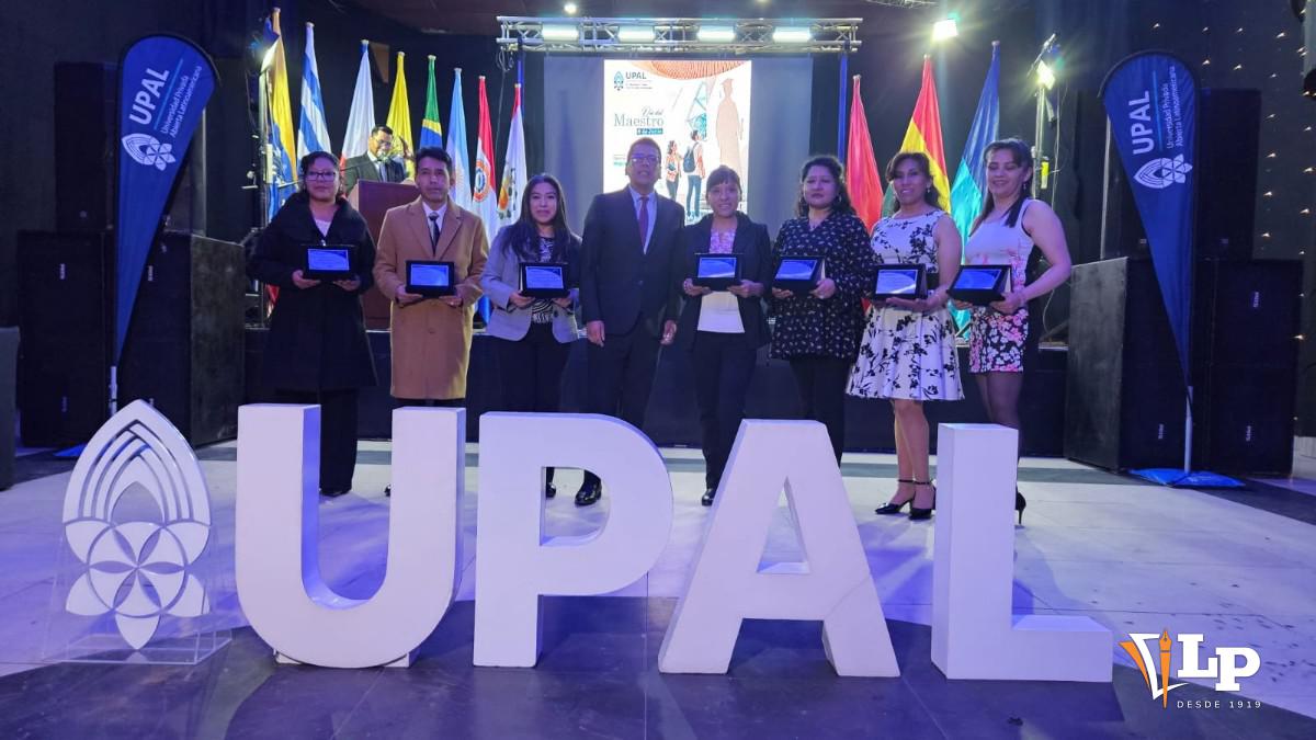 Distintos grupos de docentes fueron homenajeados