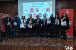 Los premiados junto a los representantes de JCI