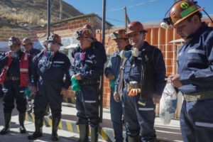 El gobernador Sánchez estuvo de visita en el distrito minero de Poopó