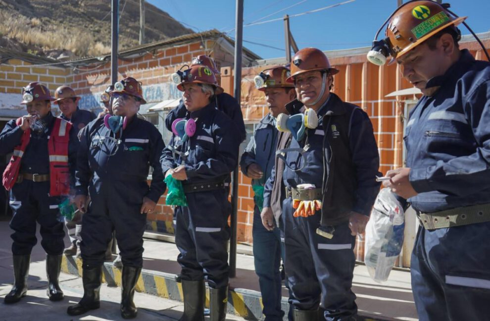 El gobernador Sánchez estuvo de visita en el distrito minero de Poopó
