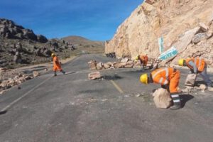 Tras 46 días de conflicto, 50 bloqueos en Bolivia agudizan la crisis social y económica