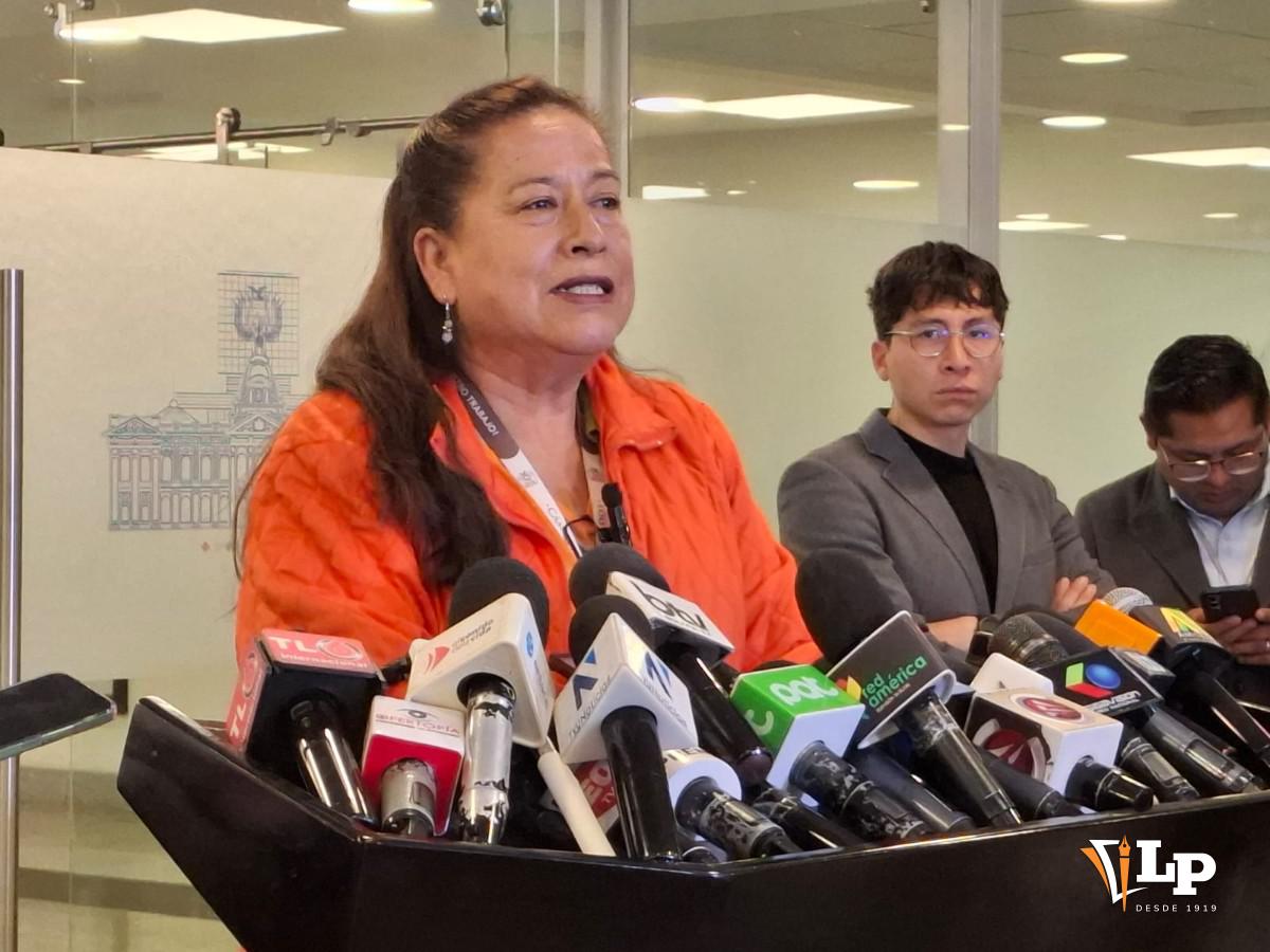 La diputada Zurita en conferencia de prensa