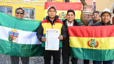 El presidente del Comité Cívico Multisectiriial, Leonel Cóndor Huayra, presentó las Resoluciones del Cabildo Digital llevado a cabo la noche del 14 de junio de 2026