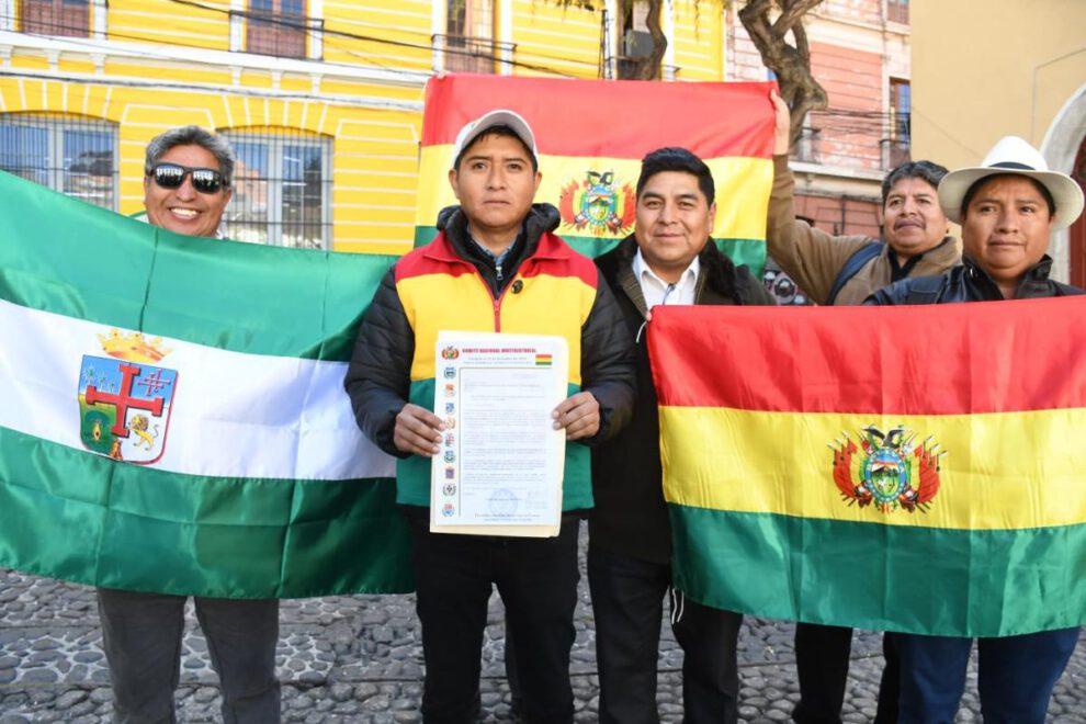 El presidente del Comité Cívico Multisectiriial, Leonel Cóndor Huayra, presentó las Resoluciones del Cabildo Digital llevado a cabo la noche del 14 de junio de 2026