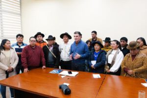 Presidente Rodrigo Paz se reúne con representantes de Caranavi