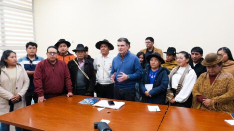 Presidente Rodrigo Paz se reúne con representantes de Caranavi