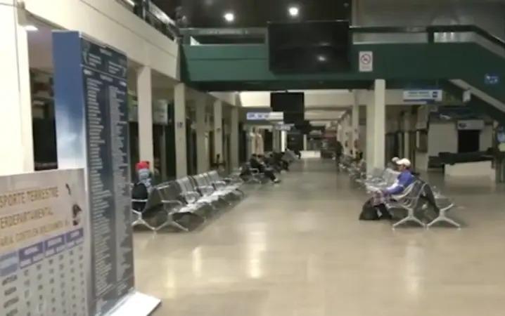 Pese a las restricciones viales, los pasajeros buscan nuevas rutas para completar sus viajes