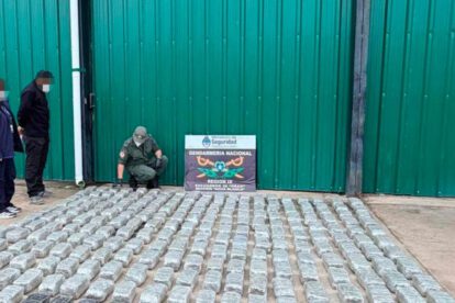 En cercanías del Río Bermejo, el personal de la Fuerza secuestró más de 261 kilos de marihuana y detuvo a cinco ciudadanos de nacionalidad boliviana.