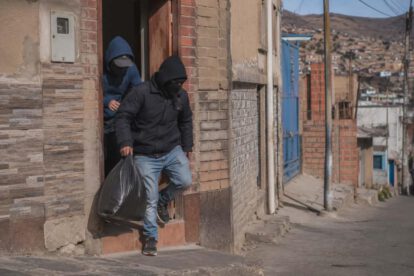 La Policía informó que el hombre, de 78 años, fue incluso enmanillado por los asaltantes para asegurar el robo