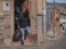 La Policía informó que el hombre, de 78 años, fue incluso enmanillado por los asaltantes para asegurar el robo