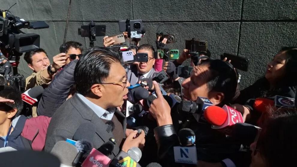 Personas increpó al senador Nilton Condori por los bloqueos