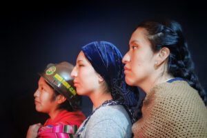 Integrantes del Colectivo Sileni en una escena de la obra