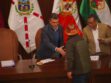 Paz y un dirigente de la COB sellan el comienzo de las conversaciones con un apretón de manos