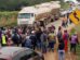Personas con motos bloquean carreteras