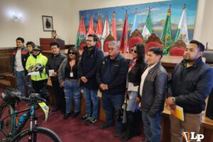 Autoridades departamentales y guías turísticos