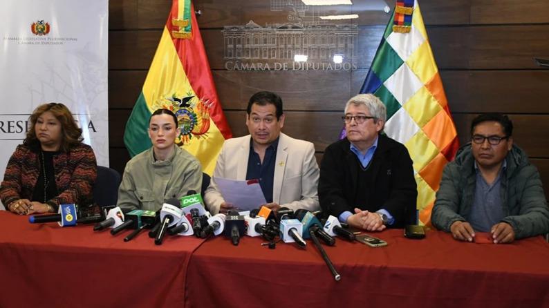 Diputados en conferencia