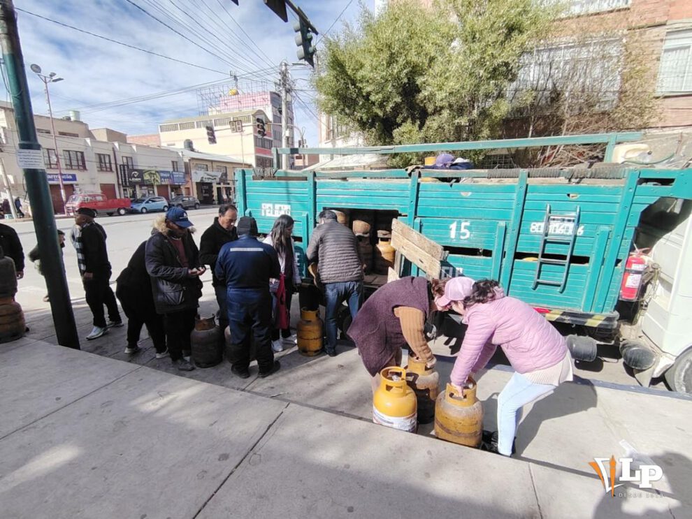 Filas por garrafas de gas