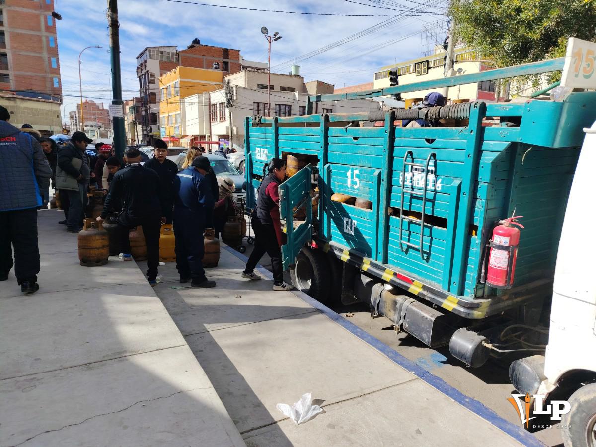 Filas por garrafas de gas