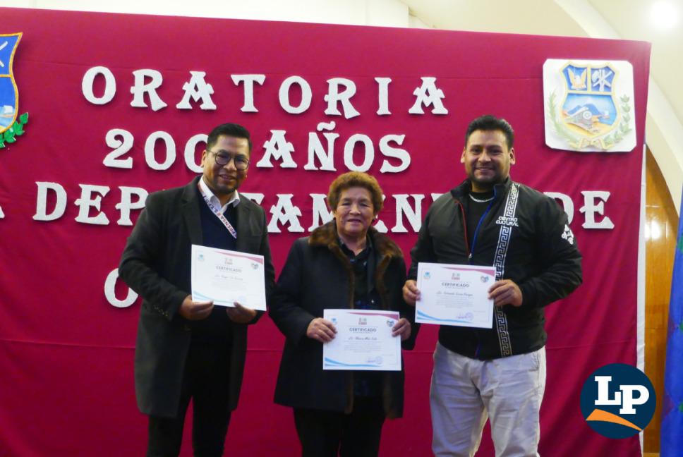 Jurado calificador recibe reconocimientos por su labor