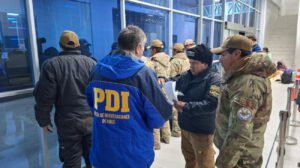 militares bolivianos fueron retenidos en Chile tras perder contacto durante un operativo contra el contrabando en el Salar de Coipasa