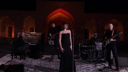 La cantante iraní Parastoo Ahmadi
