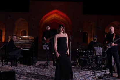 La cantante iraní Parastoo Ahmadi