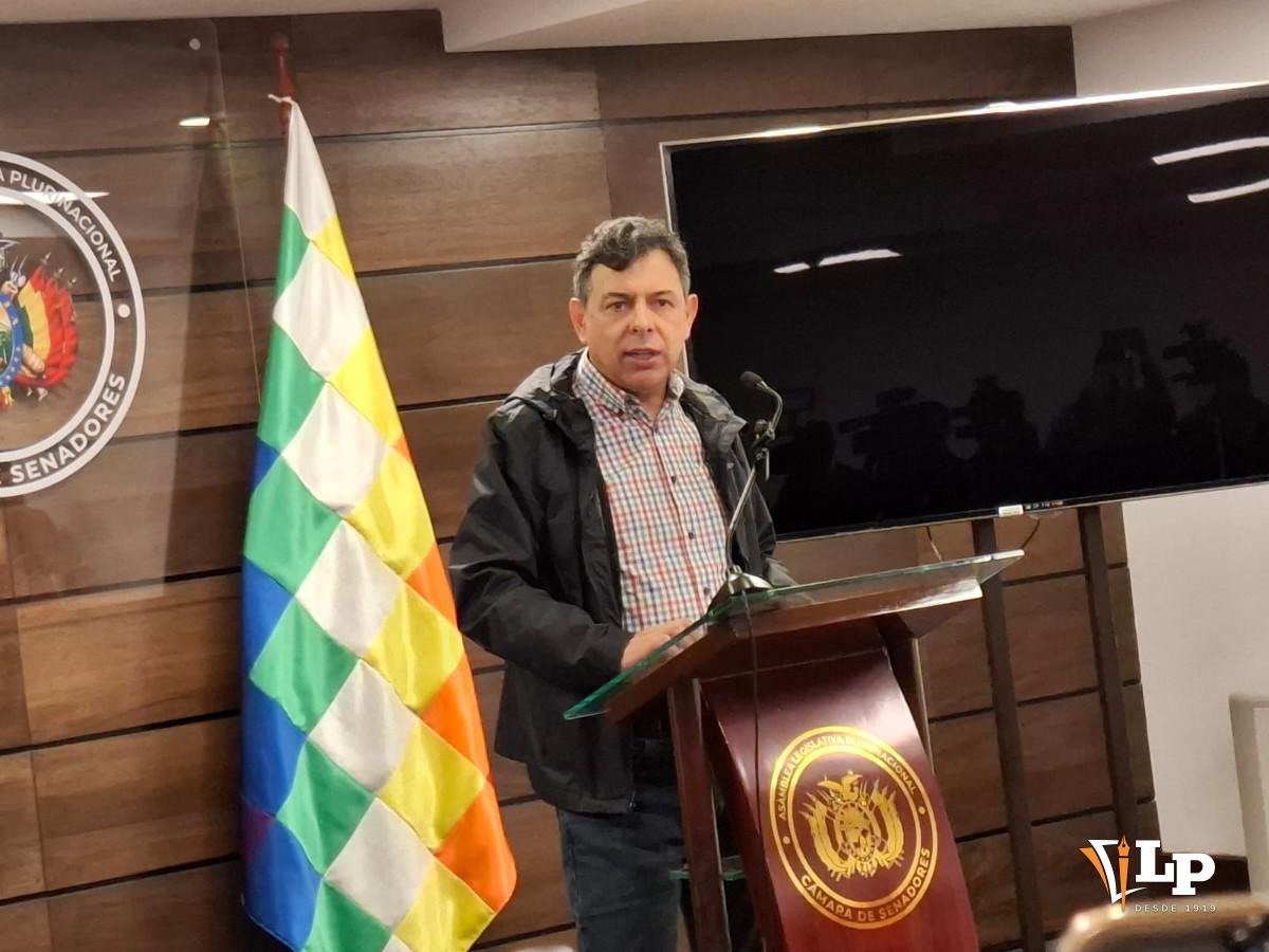 El presidente del Senado, Diego Ávila, en conferencia de prensa