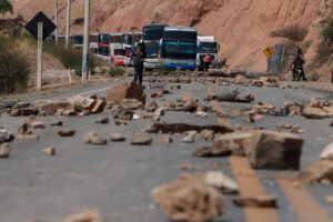 Bloqueo en la carretera Cochabamba-Oruro