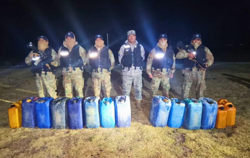 El personal constató que se trasladaba un cargamento de 230 litros de Gasolina Especial
