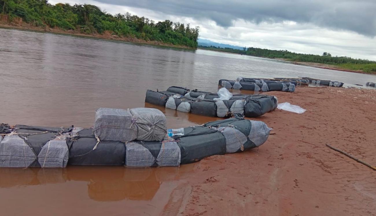 Los gendarmes se desplazaban  sobre el Río Bermejo cuando observaron nueve barcos de pequeño porte con mercadería de contrabando.