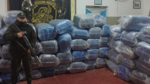 Los gendarmes trasladaron los elementos secuestrados hasta la Sección “28 de Julio”, donde realizaron el pesaje y el conteo de la carga