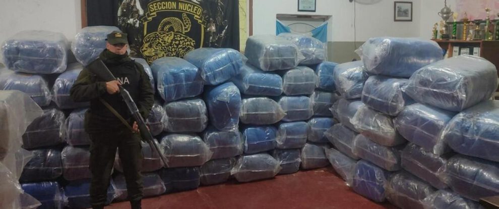Los gendarmes trasladaron los elementos secuestrados hasta la Sección “28 de Julio”, donde realizaron el pesaje y el conteo de la carga