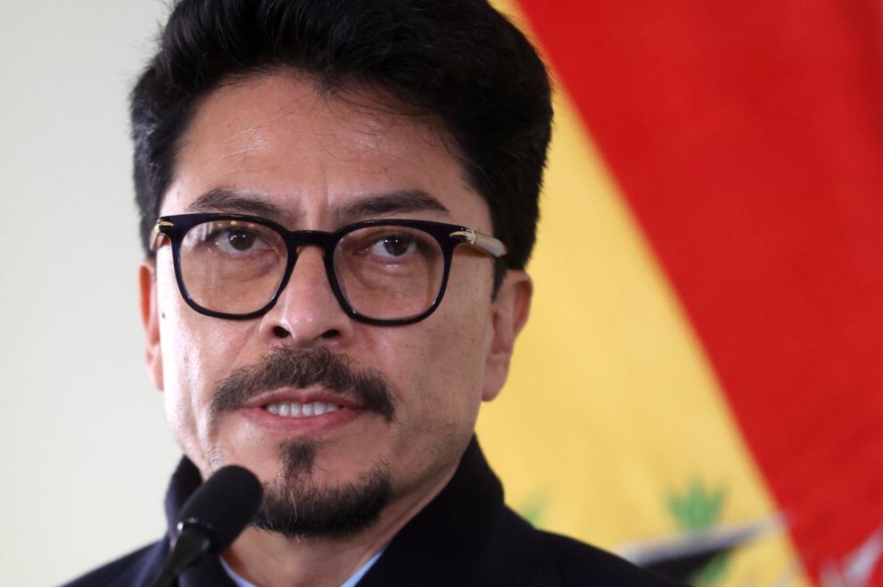 El ministro de Relaciones Exteriores de Bolivia, Fernando Aramayo, habla durante un encuentro con medios internacionales este viernes, en La Paz (Bolivia).