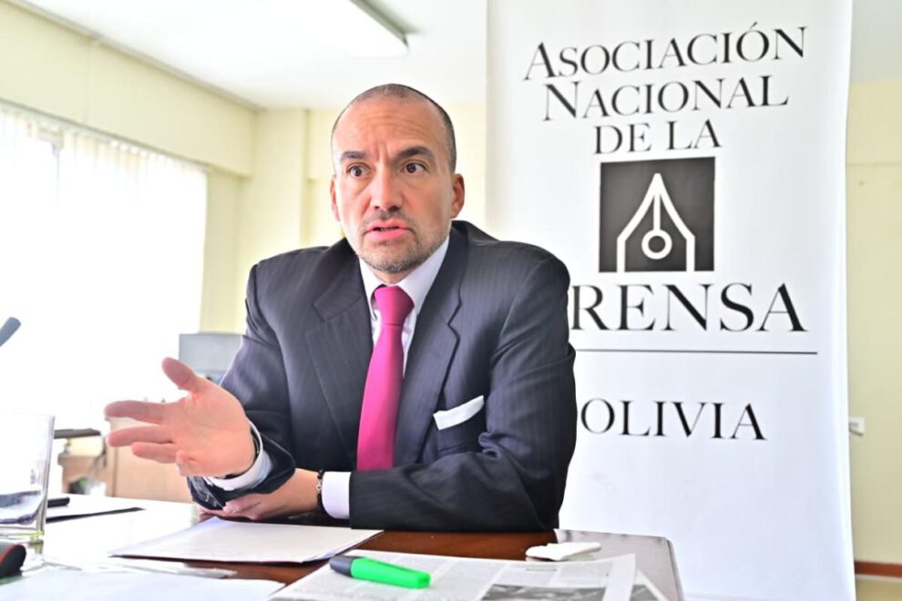 plano medio de Jorge Carrasco