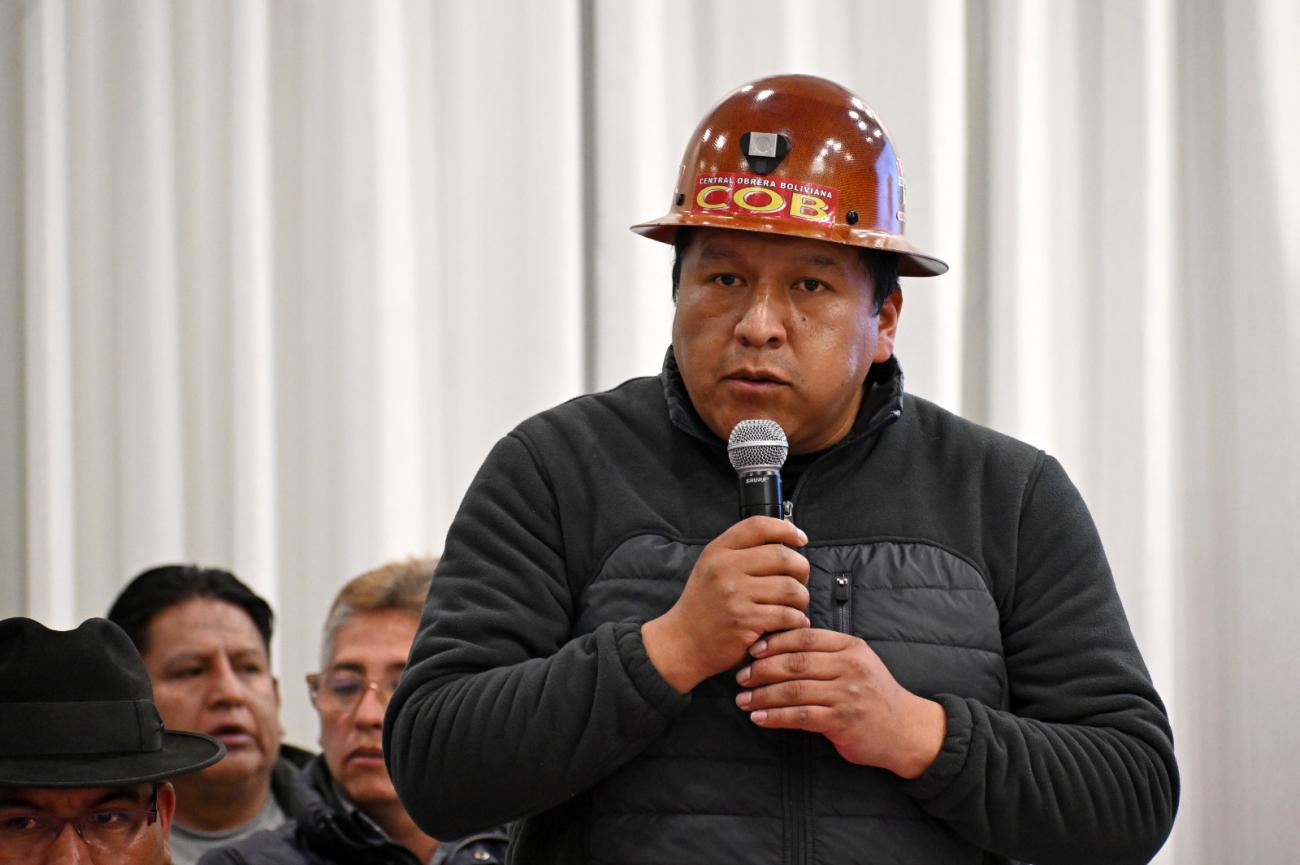 El secretario ejecutivo de la Central Obrera Boliviana, Mario Argollo, anunció el levantamiento de las movilizaciones a nivel nacional