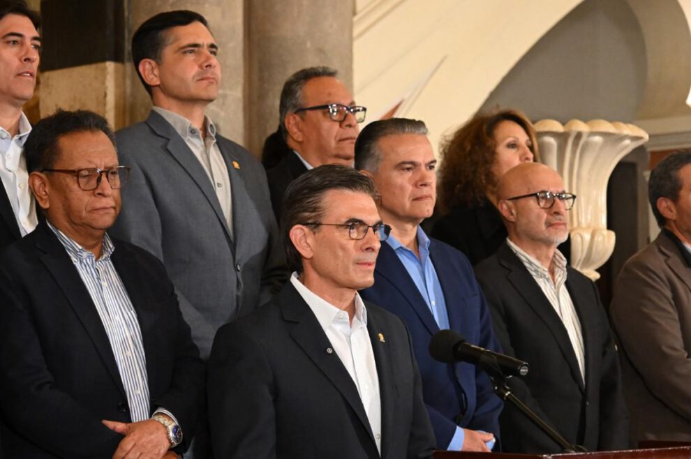 El Presidente Rodrigo Paz anunció la medida junto a sus ministros