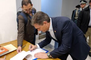 Rodrigo Paz firma el Decreto Supremo 5636 para el estado de excepción en Bolivia
