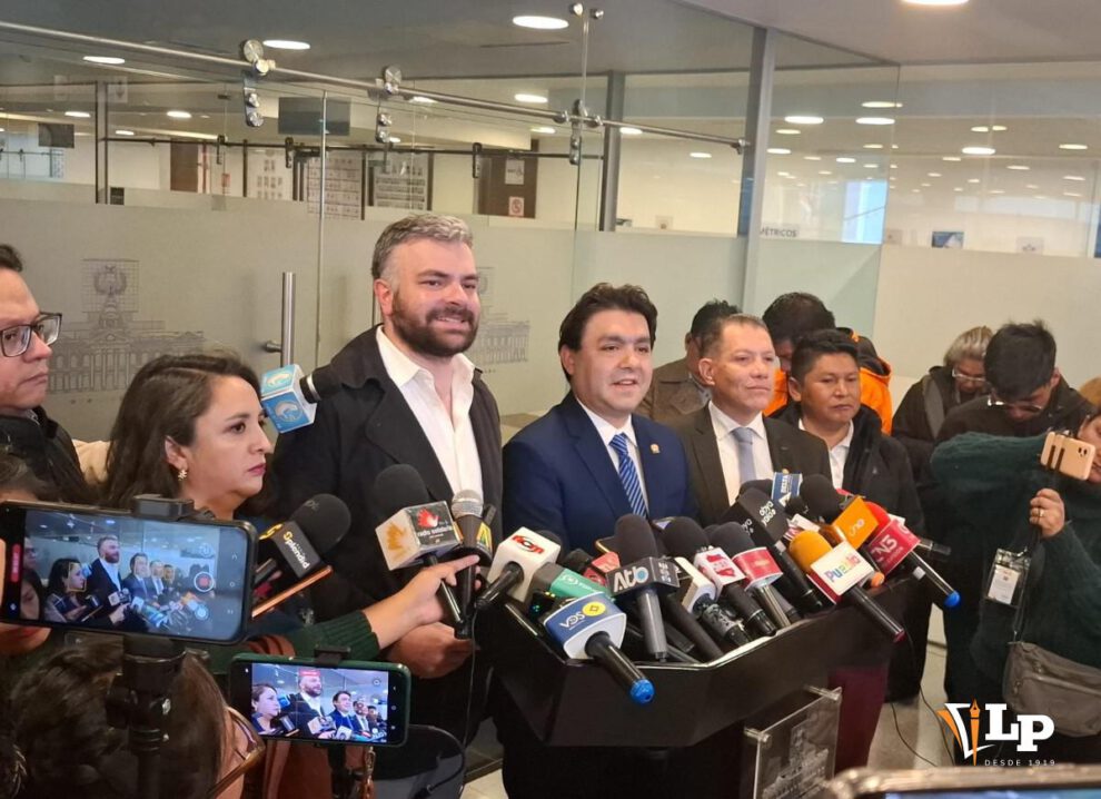 La bancada de Libre en conferencia de prensa
