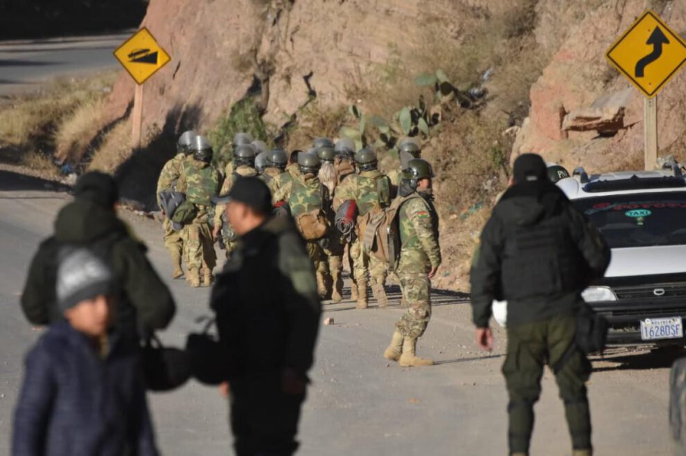 Fuerzas policiales y militares ya comenzaron con labores de desbloqueo