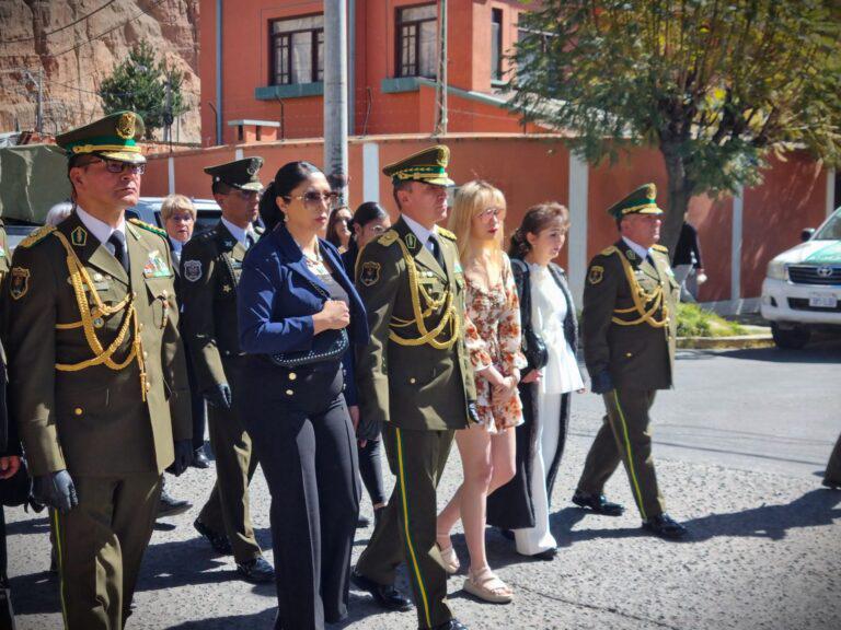 Se llevó a cabo un desfile en conmemoración del bicentenario de la institución verde olivo