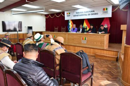 Reunión entre autoridades de Salinas y vocales del TED Oruro