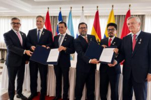Cancilleria boliviana junto a otros cancilleres de la región