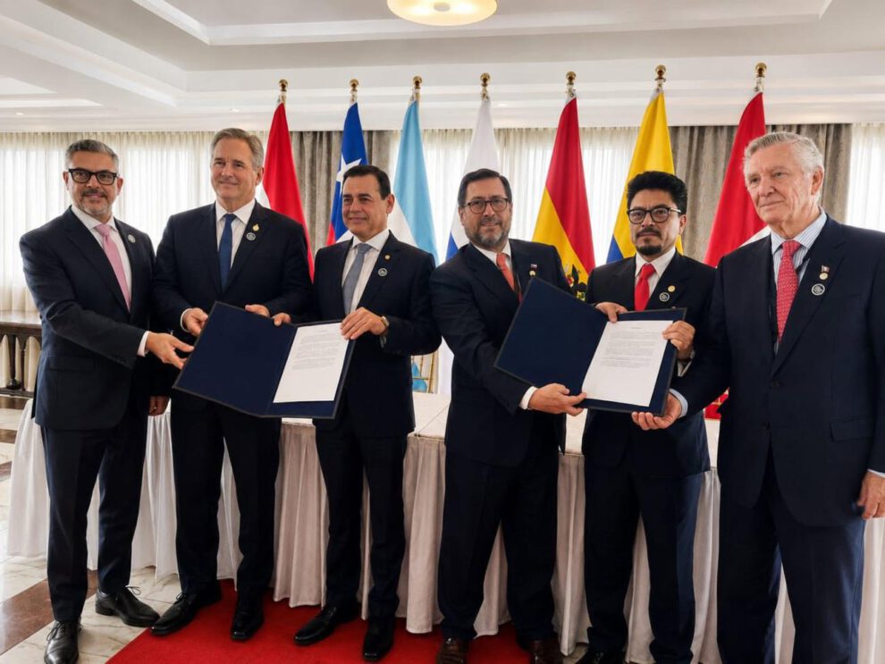 Cancilleria boliviana junto a otros cancilleres de la región